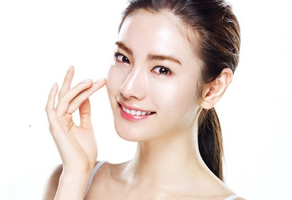 Sử dụng Tinh dầu thông đỏ Cheongsongwon thường xuyên giúp làn da của bạn mềm mại và mịn màng hơn.
