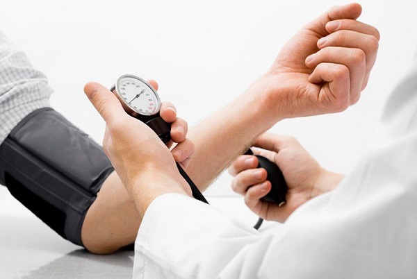 Những người bị huyết áp cao nên thận trọng và bắt đầu với liều lượng nhỏ.